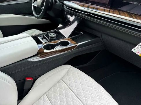 New 2026 Cadillac Escalade ESV Platinum Sport w/ LPO, ONYX Package image 17