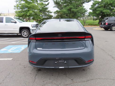 Used 2024 Toyota Prius LE image 5