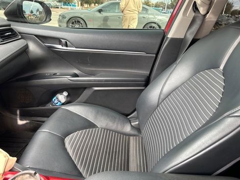 Used 2020 Toyota Camry SE image 21