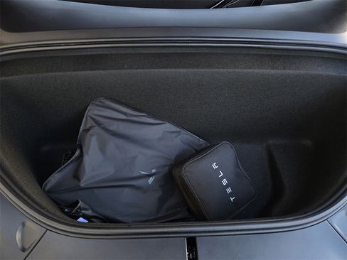 Used 2023 Tesla Model X Plaid image 34