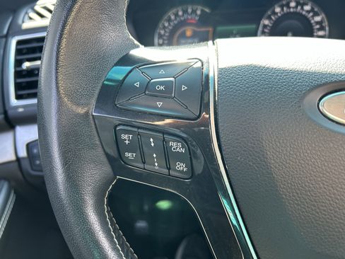 Used 2016 Ford Explorer Platinum image 18