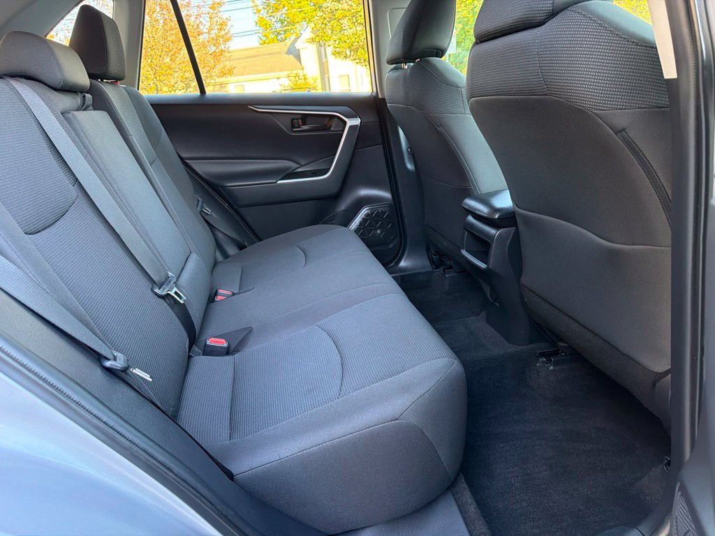 Used 2021 Toyota RAV4 LE AWD/4WD image 25