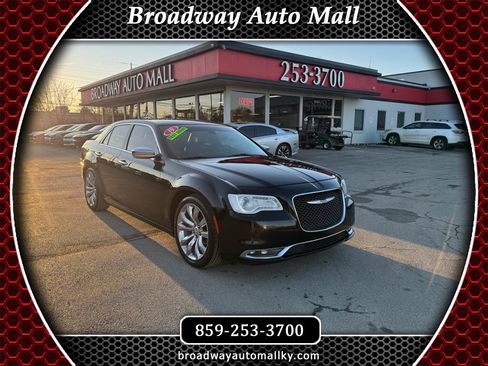 Used 2019 Chrysler 300 Limited image 1
