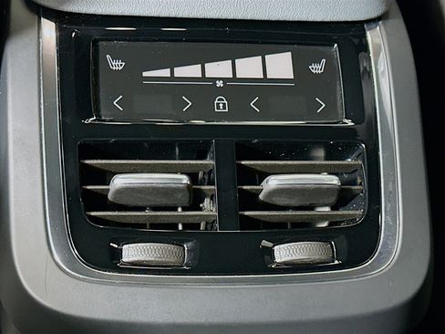 Used 2024 Volvo XC90 B6 Ultimate w/ Protection Package Premier image 28