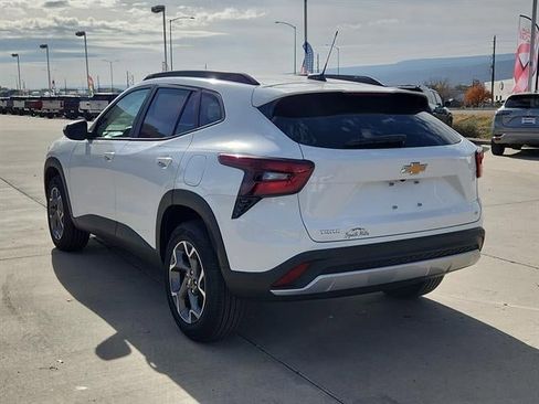 New 2026 Chevrolet Trax LT w/ Driver Confidence Package FWD image 4