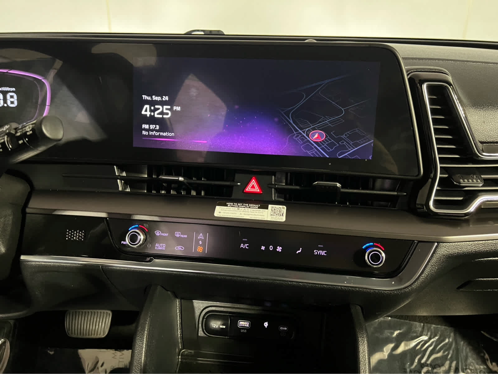 Used 2023 Kia Sportage EX AWD/4WD image 11