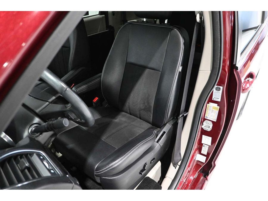 Used 2019 Dodge Grand Caravan SXT FWD image 14