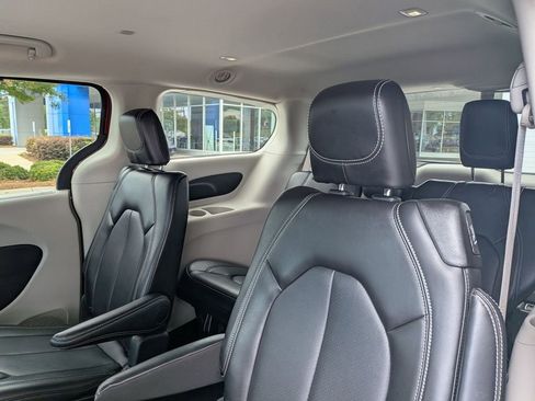 Used 2024 Chrysler Pacifica Touring-L FWD image 28