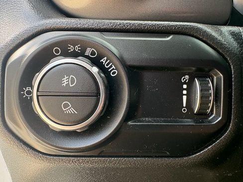 Used 2023 Jeep Gladiator Sport AWD/4WD image 11