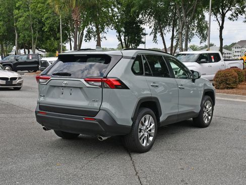 Used 2019 Toyota RAV4 XLE Premium FWD image 4