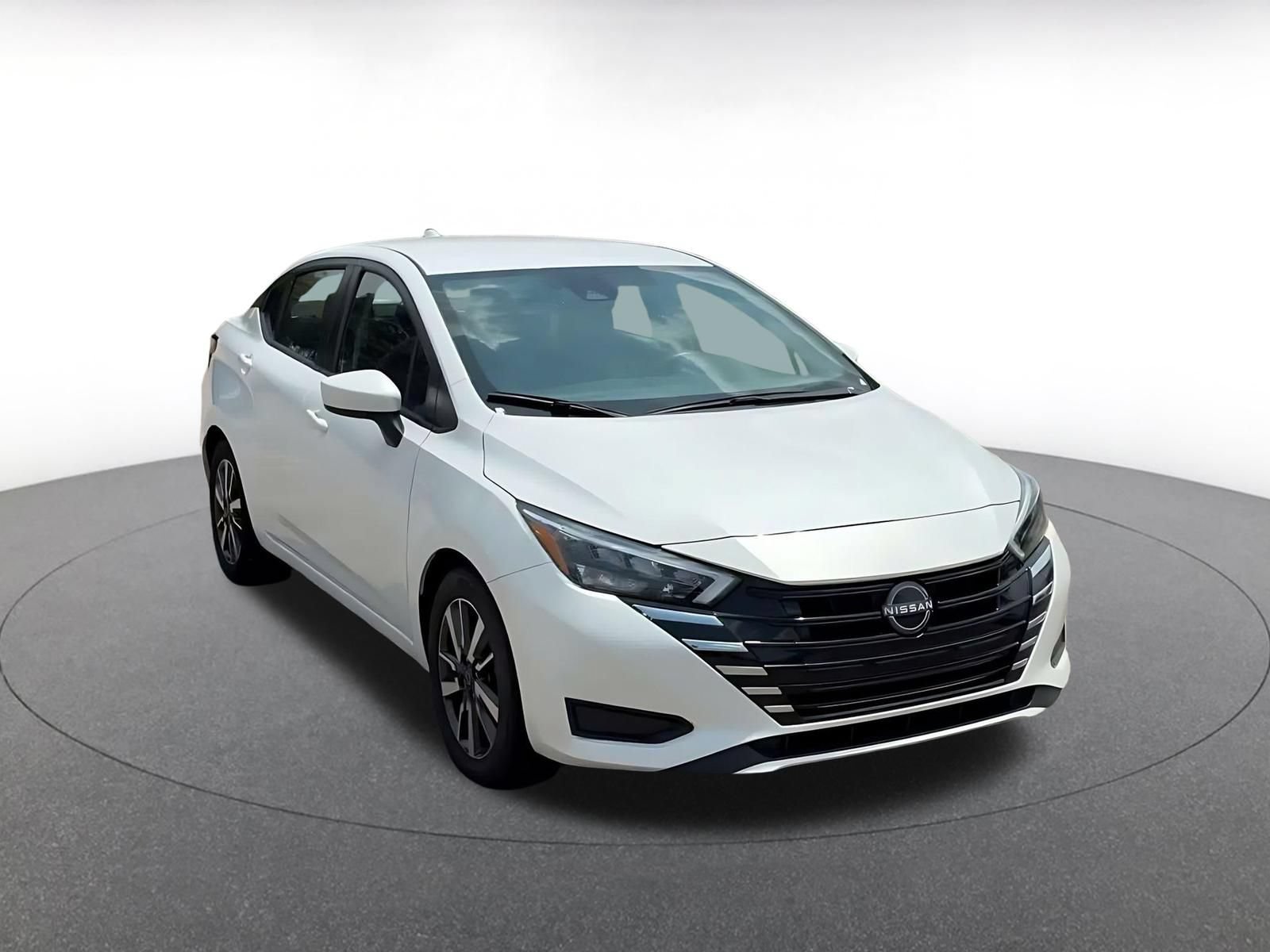 Used 2025 Nissan Versa SV FWD image 3