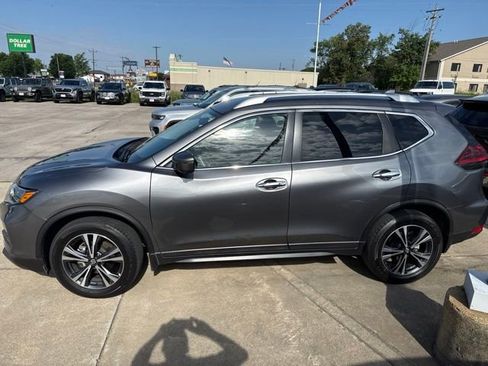 Used 2020 Nissan Rogue SV w/ Premium Package AWD/4WD image 13
