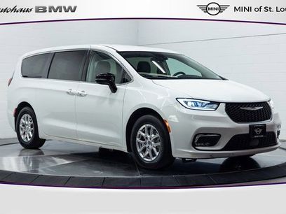 Used 2024 Chrysler Pacifica Touring-L
