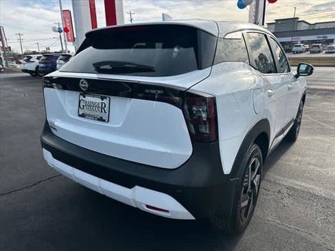 Used 2025 Nissan Kicks SV image 3