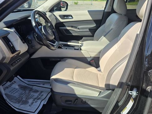 Used 2022 Nissan Pathfinder Platinum w/ Lighting Package (N92) AWD/4WD image 17