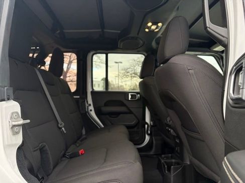 Used 2023 Jeep Wrangler Sahara image 18