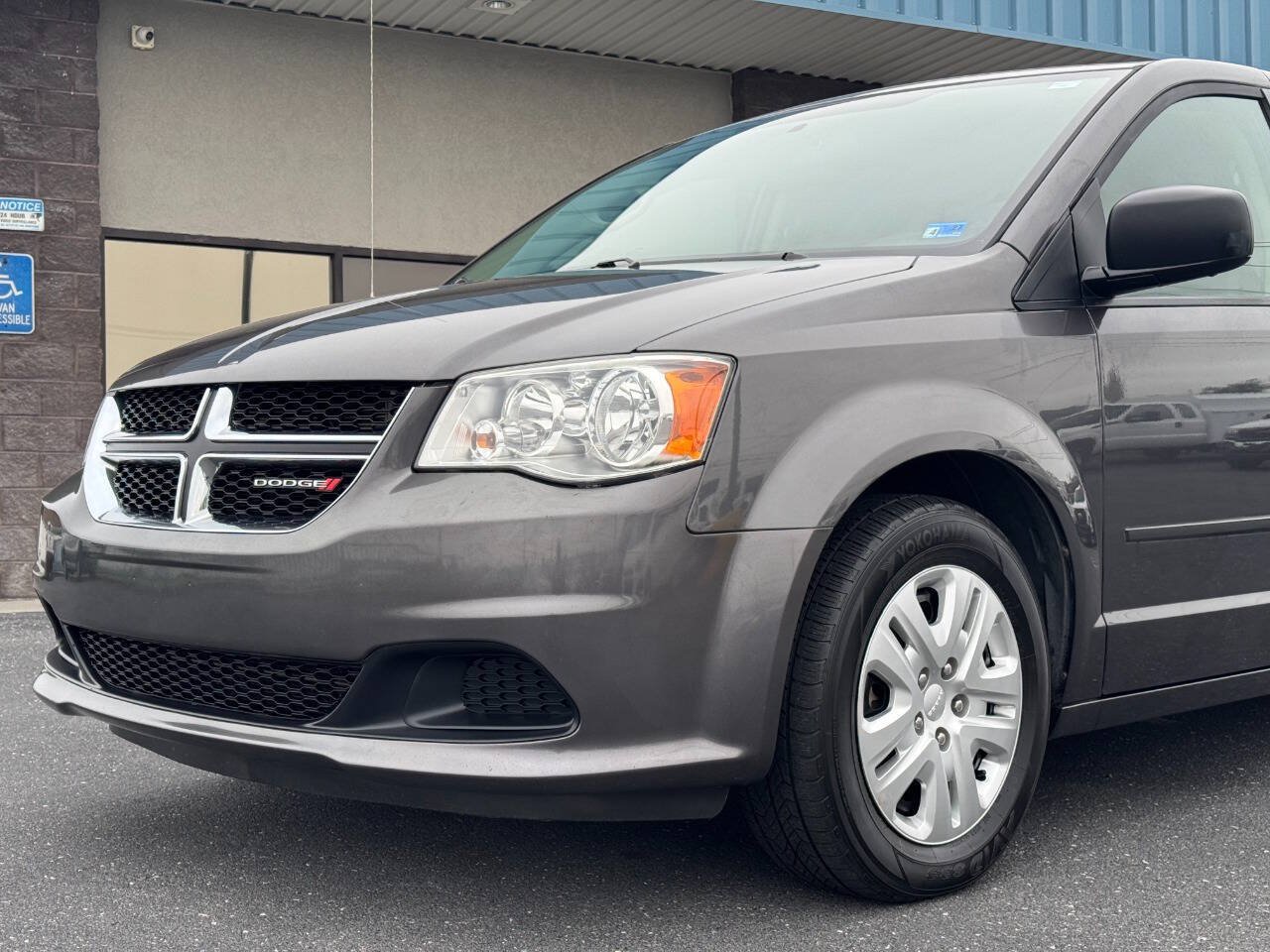 Used 2017 Dodge Grand Caravan SE FWD image 44