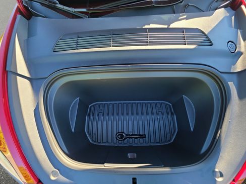 Used 2024 Tesla Model Y Long Range RWD image 31