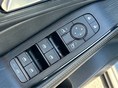 Used 2023 Nissan Rogue SV w/ SV Premium B Package image 19