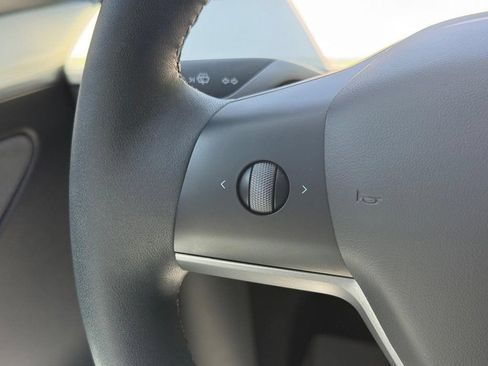 Used 2024 Tesla Model Y Performance AWD/4WD image 17