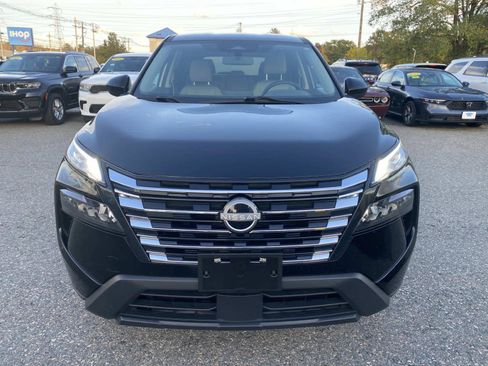 Used 2024 Nissan Rogue SV image 11