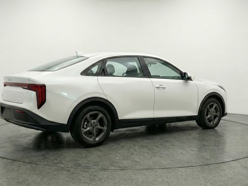 Used 2025 Kia K4 LXS image 9