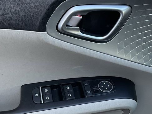 Used 2025 Kia Soul LX w/ LX Technology Package image 12