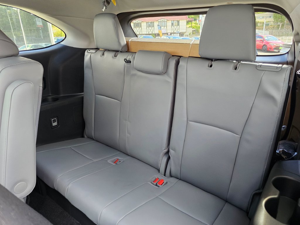 New 2026 Toyota Highlander Platinum AWD/4WD image 18