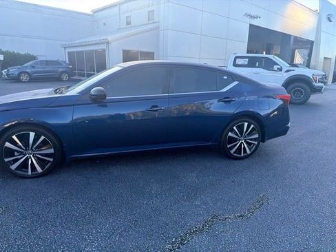 Used 2021 Nissan Altima 2.5 SR FWD image 11