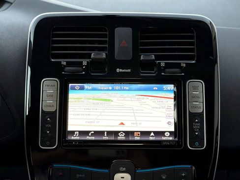 Used 2017 Nissan Leaf SV image 16