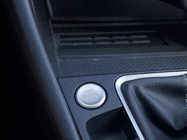 Certified 2025 Volkswagen Jetta SE FWD image 28