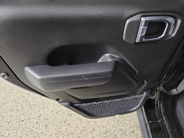 Used 2026 Jeep Wrangler Unlimited Rubicon AWD/4WD image 13