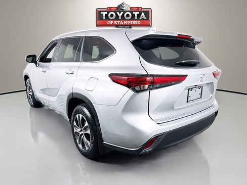 Certified 2023 Toyota Highlander XLE image 5