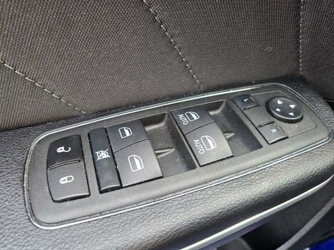 Used 2022 Dodge Charger R/T w/ Performance Handling Group image 31