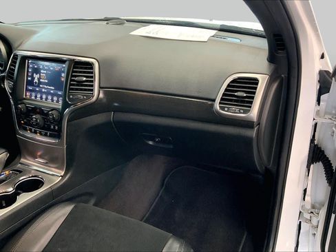 Used 2018 Jeep Grand Cherokee Altitude RWD image 19