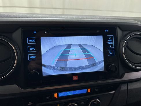 Used 2018 Toyota Tacoma TRD Sport image 15