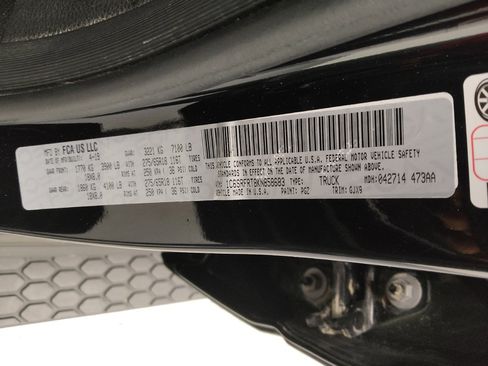 Used 2019 RAM 1500 Laramie AWD/4WD image 33