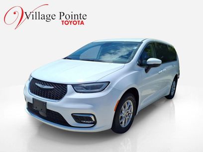 Used 2023 Chrysler Pacifica Touring-L