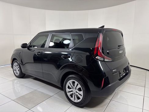 Used 2023 Kia Soul LX image 3