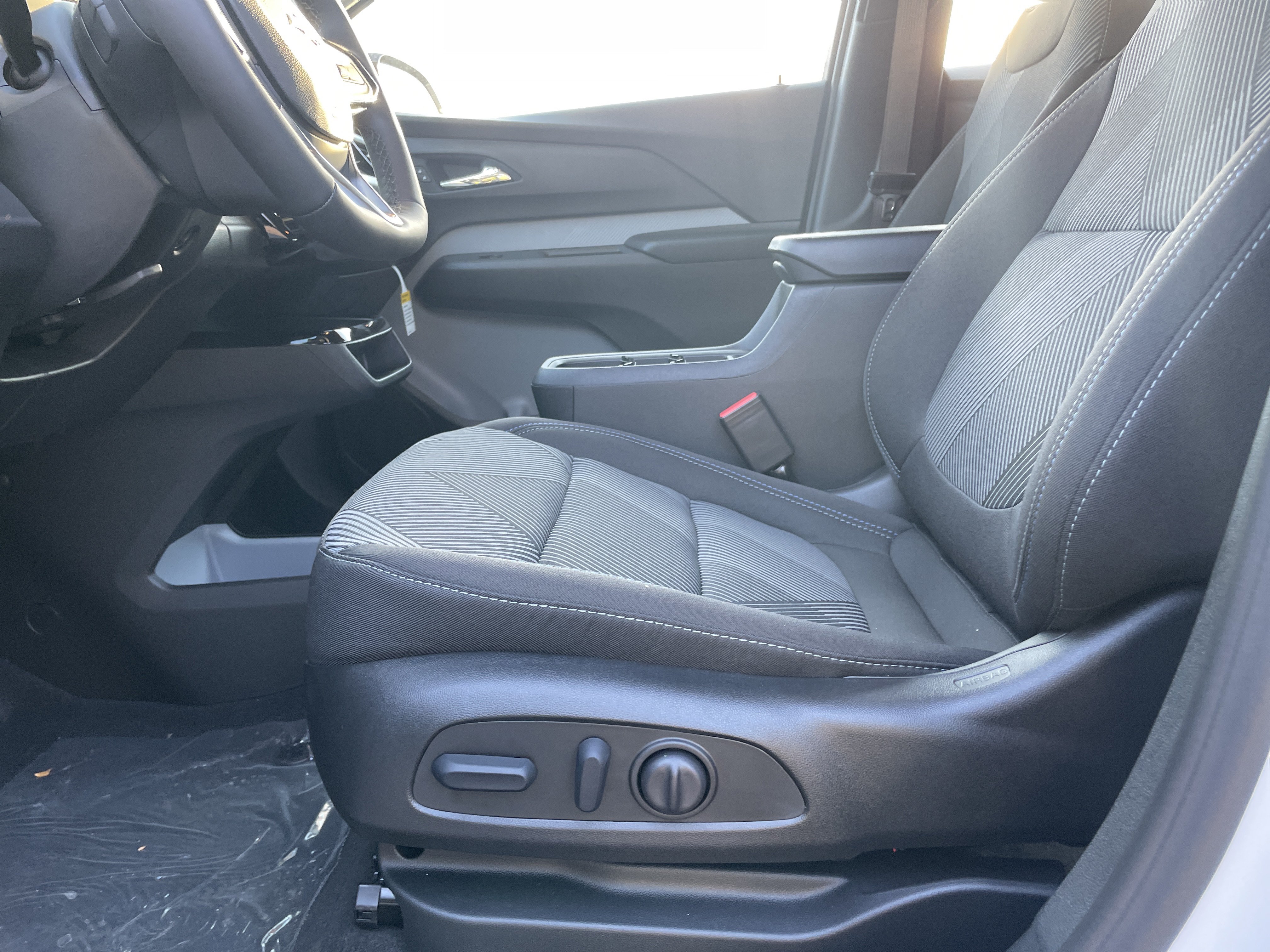 New 2027 Chevrolet Bolt LT w/ Comfort Package FWD image 13
