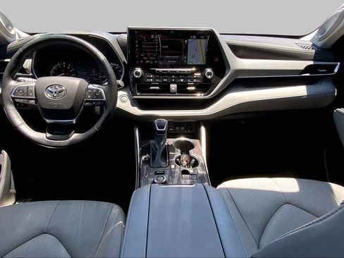 Used 2021 Toyota Highlander Platinum AWD/4WD image 16