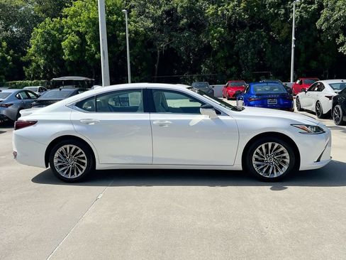 Certified 2024 Lexus ES 300h w/ Technology Package FWD image 8