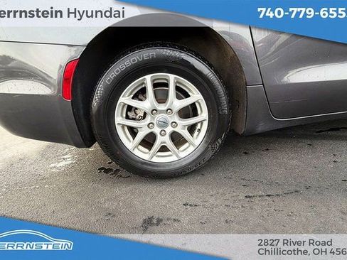 Used 2023 Chrysler Pacifica Touring-L image 25