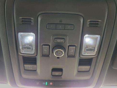 Used 2021 Chevrolet Tahoe Premier AWD/4WD image 19