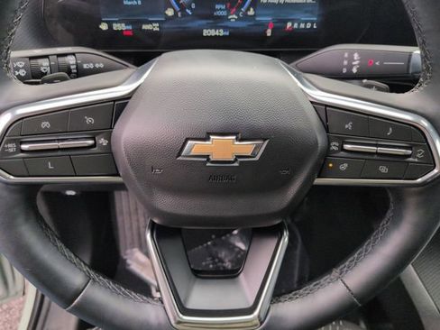 Used 2025 Chevrolet Equinox LT image 11