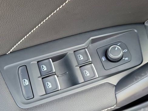 Certified 2023 Volkswagen Tiguan SE R-Line image 23