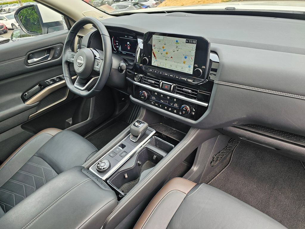 Used 2024 Nissan Pathfinder Platinum AWD/4WD image 32