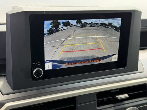 Used 2025 Toyota Tacoma SR5 AWD/4WD image 18
