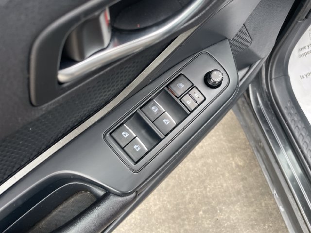 Used 2018 Toyota C-HR XLE FWD image 12