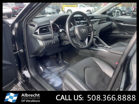 Used 2019 Toyota Camry XSE image 9